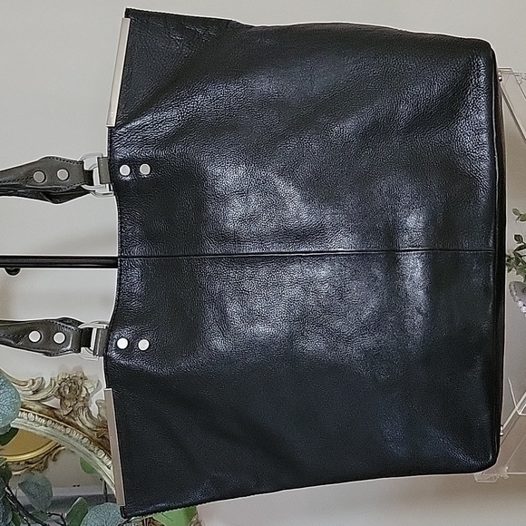 KENNETH COLE 🥰EXTRA LARGE 😍BLACK LEATHER TOTE BAG 🖤🐢 - Picture 8 of 16
